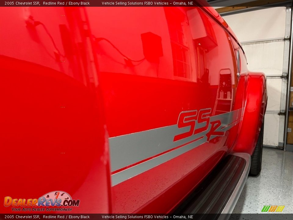 2005 Chevrolet SSR Redline Red / Ebony Black Photo #24