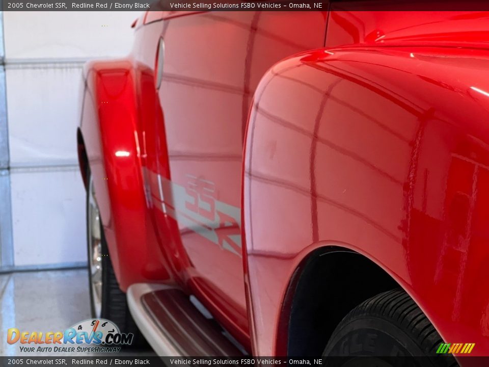 2005 Chevrolet SSR Redline Red / Ebony Black Photo #25