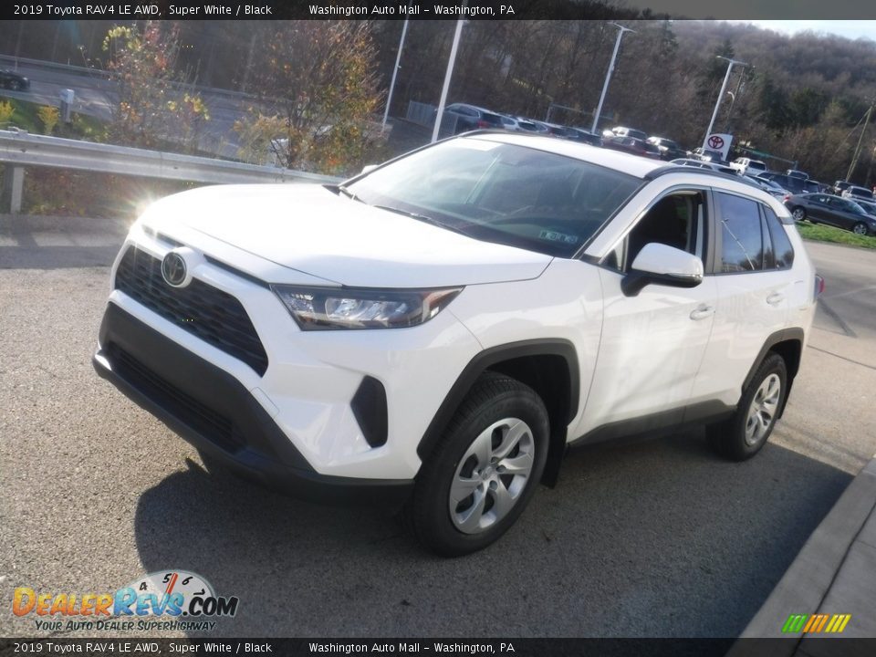 2019 Toyota RAV4 LE AWD Super White / Black Photo #12