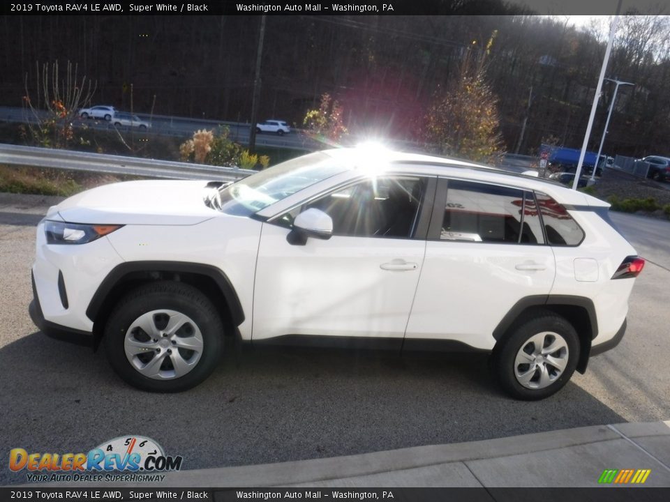 2019 Toyota RAV4 LE AWD Super White / Black Photo #13