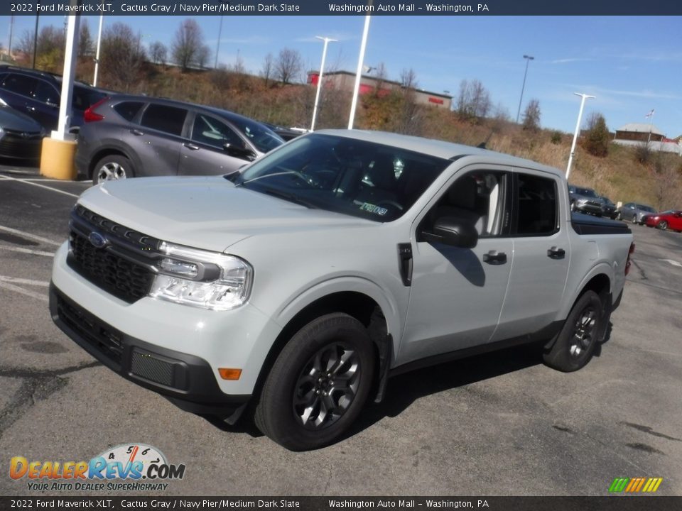Front 3/4 View of 2022 Ford Maverick XLT Photo #7