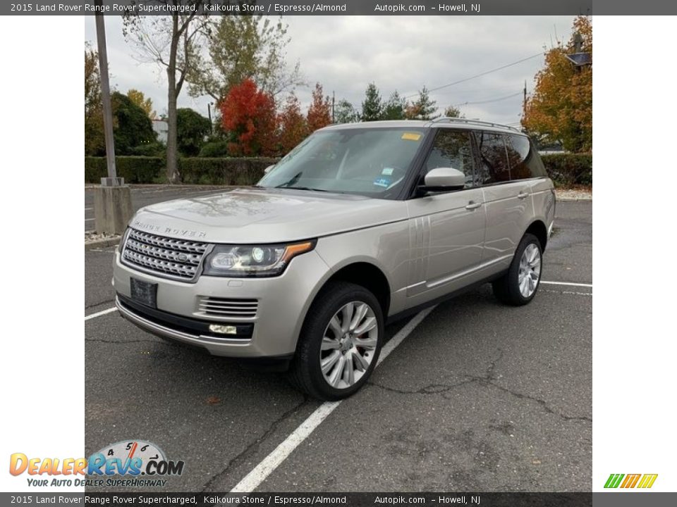 Front 3/4 View of 2015 Land Rover Range Rover Supercharged Photo #1