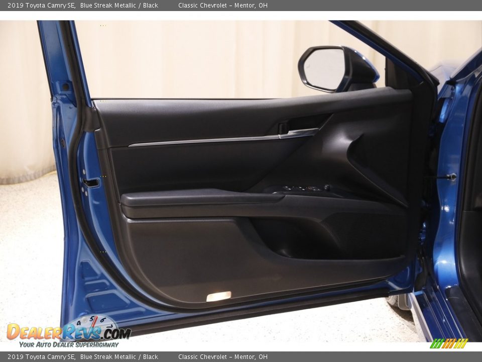 2019 Toyota Camry SE Blue Streak Metallic / Black Photo #4