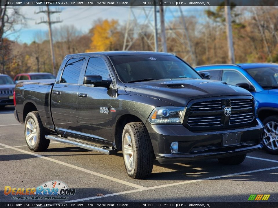 Front 3/4 View of 2017 Ram 1500 Sport Crew Cab 4x4 Photo #4