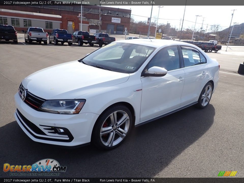 Front 3/4 View of 2017 Volkswagen Jetta GLI 2.0T Photo #4