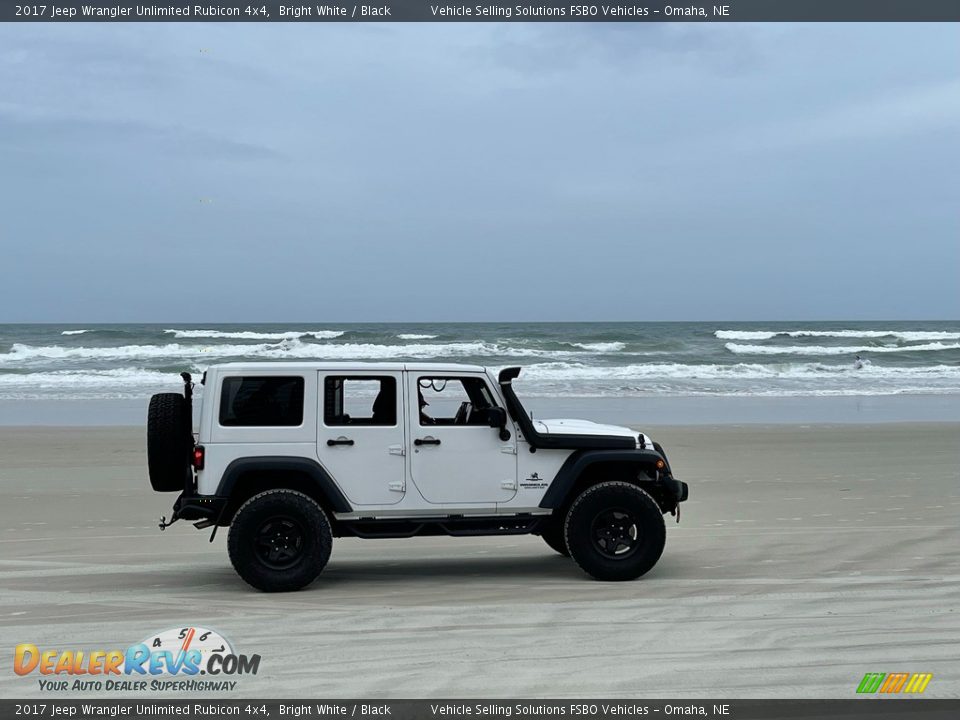 2017 Jeep Wrangler Unlimited Rubicon 4x4 Bright White / Black Photo #14