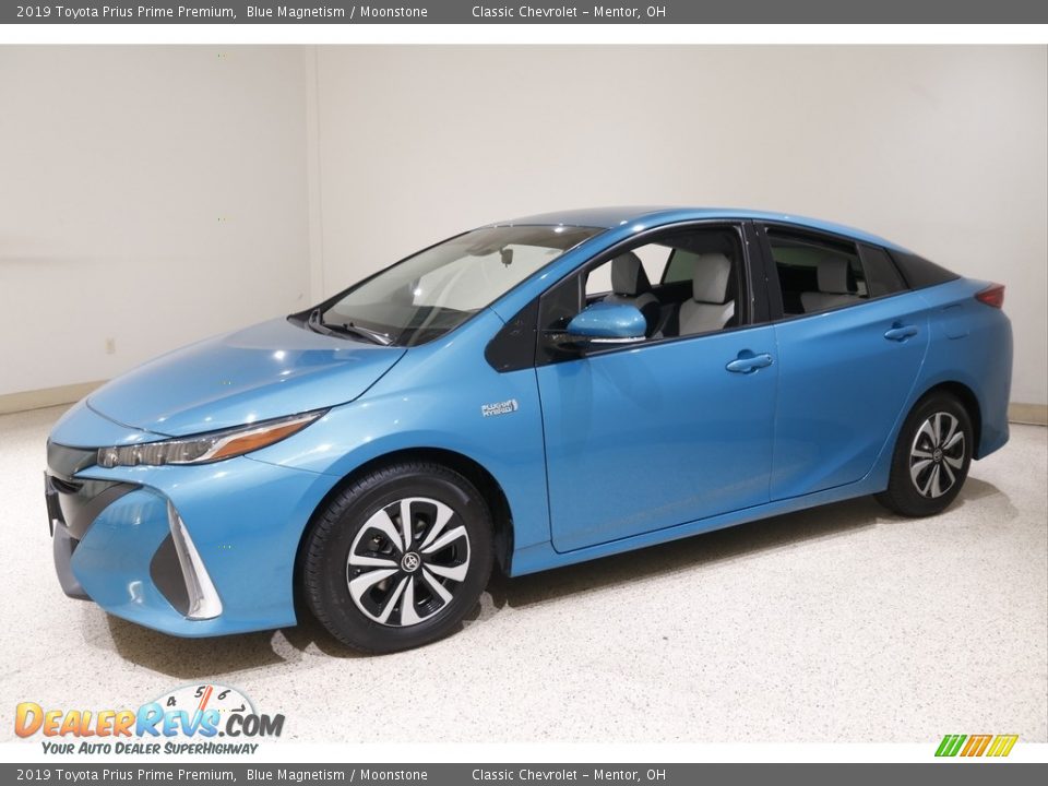 Front 3/4 View of 2019 Toyota Prius Prime Premium Photo #3