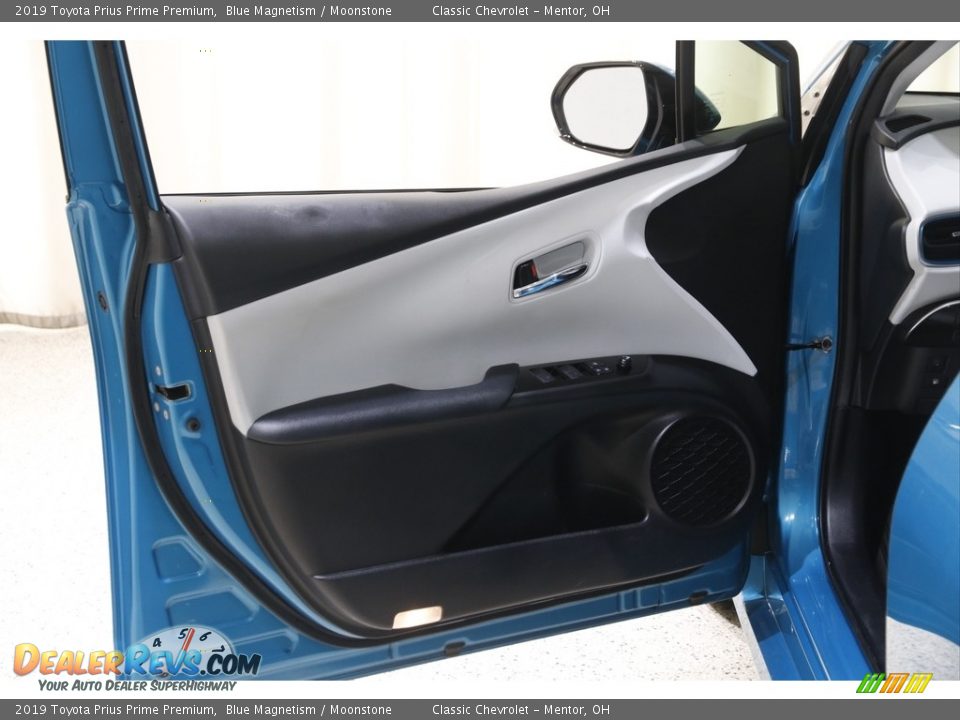 Door Panel of 2019 Toyota Prius Prime Premium Photo #4