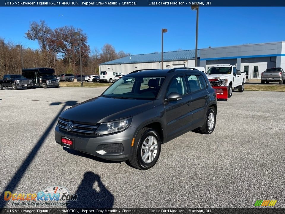 Front 3/4 View of 2016 Volkswagen Tiguan R-Line 4MOTION Photo #1