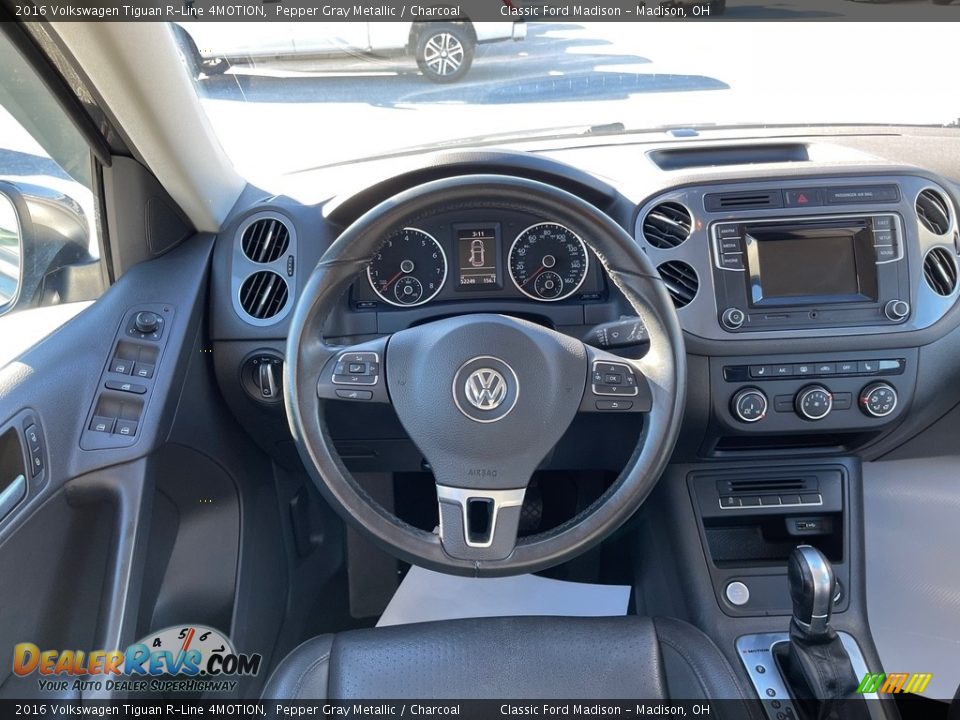 Dashboard of 2016 Volkswagen Tiguan R-Line 4MOTION Photo #9