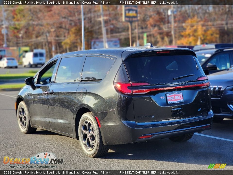 2022 Chrysler Pacifica Hybrid Touring L Brilliant Black Crystal Pearl / Black Photo #4