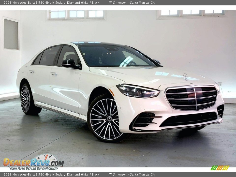 Front 3/4 View of 2023 Mercedes-Benz S 580 4Matic Sedan Photo #12