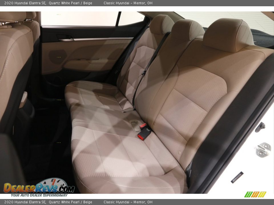 2020 Hyundai Elantra SE Quartz White Pearl / Beige Photo #17