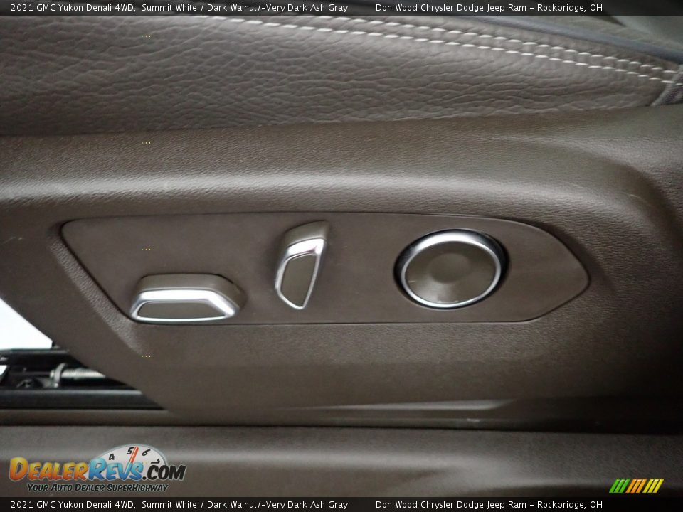 2021 GMC Yukon Denali 4WD Summit White / Dark Walnut/­Very Dark Ash Gray Photo #17