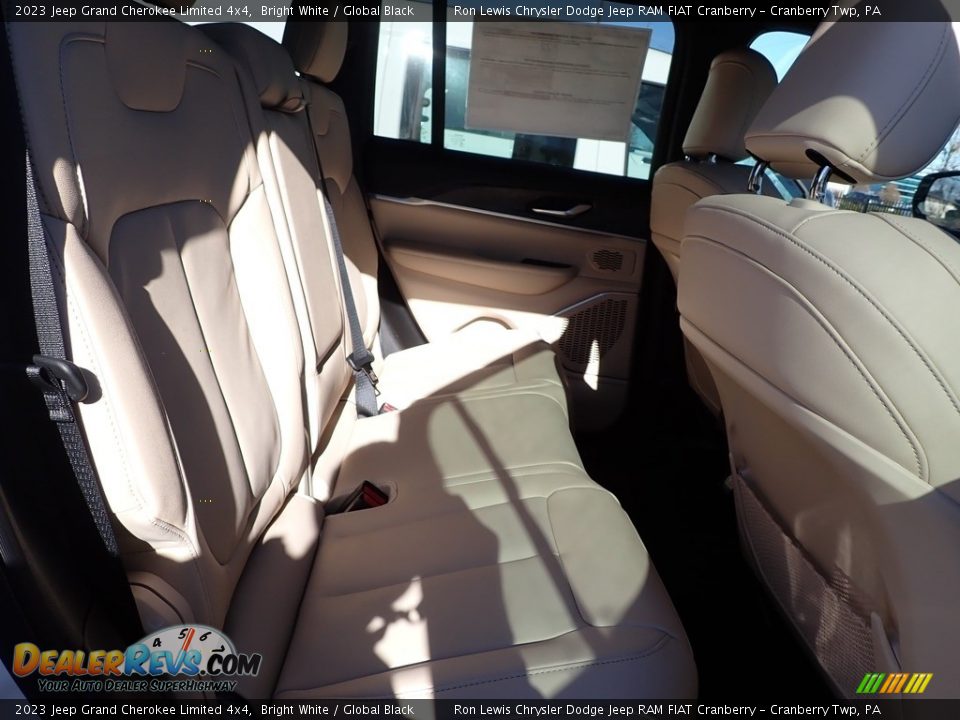 2023 Jeep Grand Cherokee Limited 4x4 Bright White / Global Black Photo #10