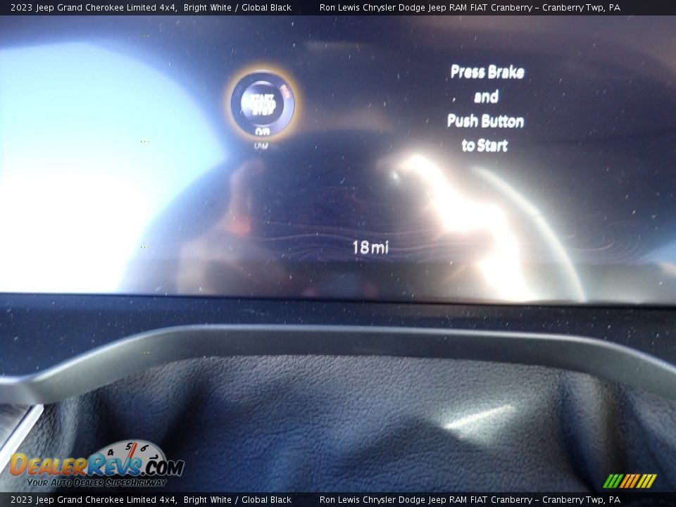 2023 Jeep Grand Cherokee Limited 4x4 Bright White / Global Black Photo #17