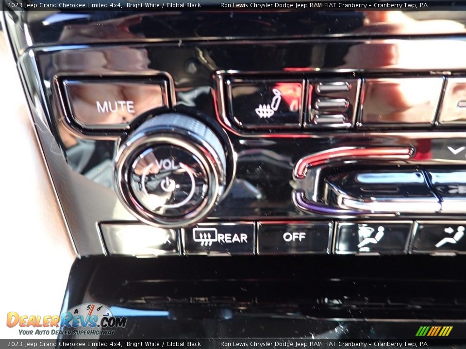 2023 Jeep Grand Cherokee Limited 4x4 Bright White / Global Black Photo #20