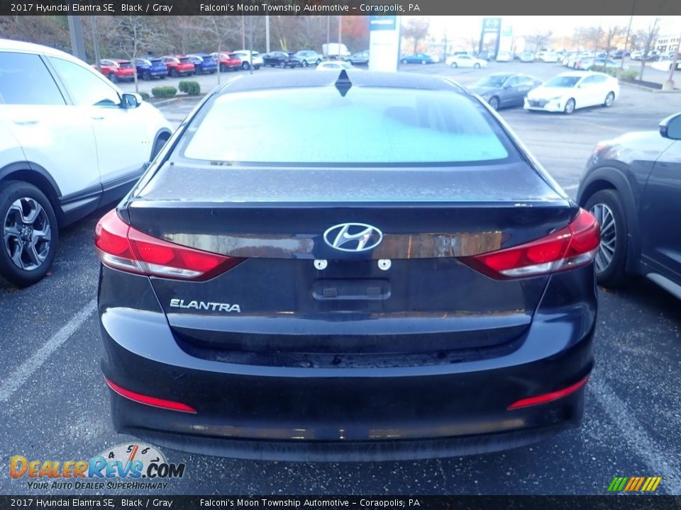 2017 Hyundai Elantra SE Black / Gray Photo #3