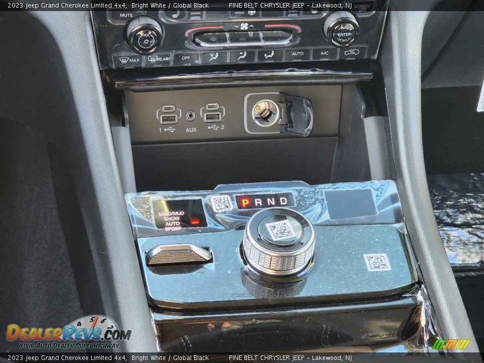 2023 Jeep Grand Cherokee Limited 4x4 Bright White / Global Black Photo #10