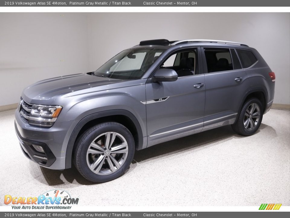 Front 3/4 View of 2019 Volkswagen Atlas SE 4Motion Photo #3