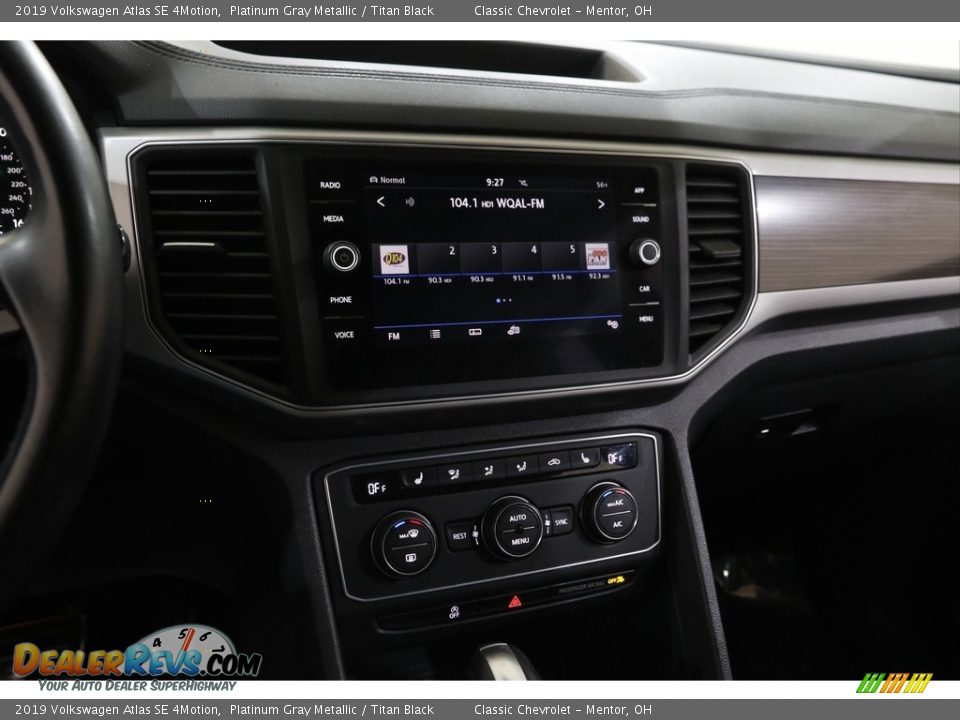 Controls of 2019 Volkswagen Atlas SE 4Motion Photo #9