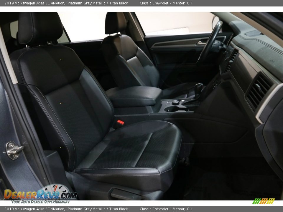 Front Seat of 2019 Volkswagen Atlas SE 4Motion Photo #15