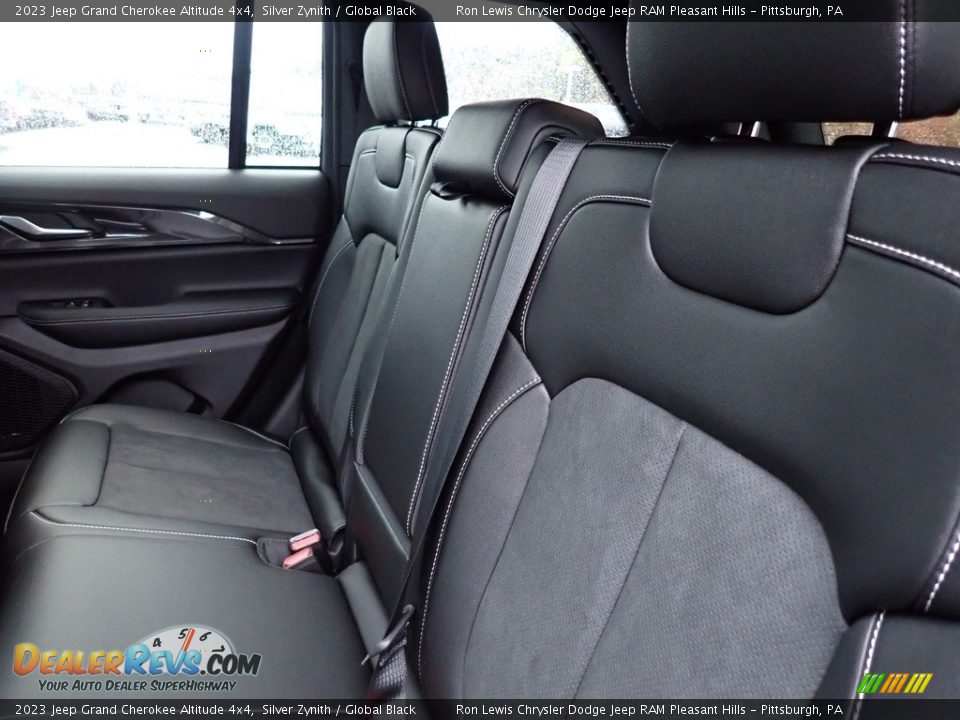 2023 Jeep Grand Cherokee Altitude 4x4 Silver Zynith / Global Black Photo #12
