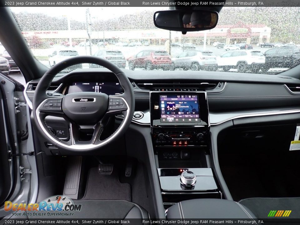 Dashboard of 2023 Jeep Grand Cherokee Altitude 4x4 Photo #13