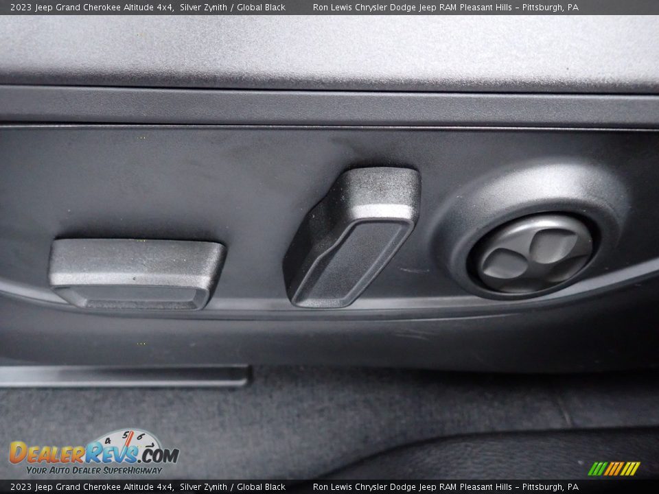 2023 Jeep Grand Cherokee Altitude 4x4 Silver Zynith / Global Black Photo #16
