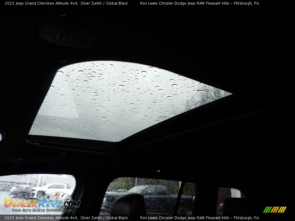 2023 Jeep Grand Cherokee Altitude 4x4 Silver Zynith / Global Black Photo #17