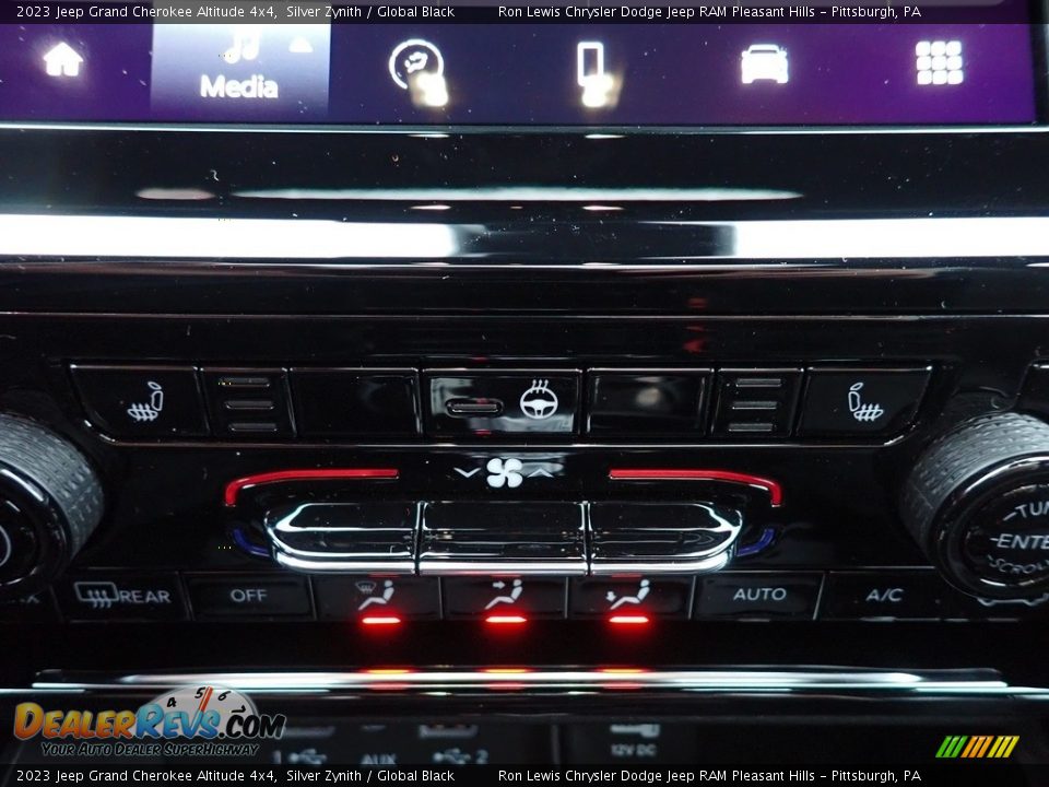 2023 Jeep Grand Cherokee Altitude 4x4 Silver Zynith / Global Black Photo #18