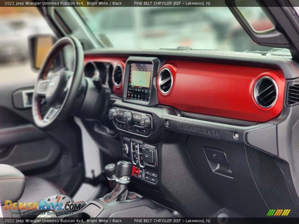 Dashboard of 2022 Jeep Wrangler Unlimited Rubicon 4x4 Photo #27