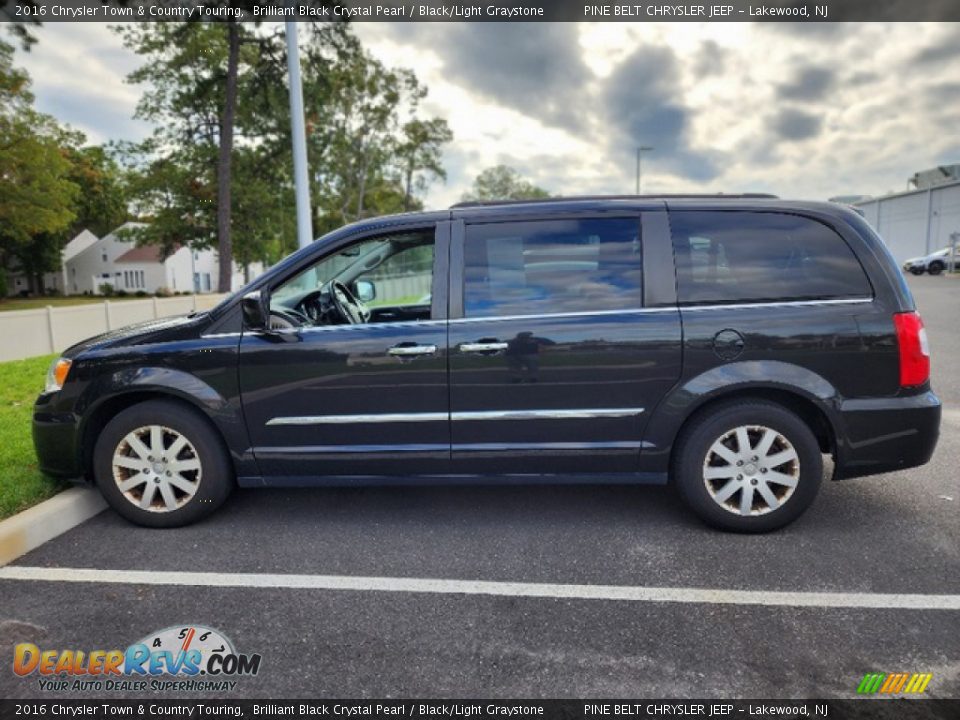 2016 Chrysler Town & Country Touring Brilliant Black Crystal Pearl / Black/Light Graystone Photo #10