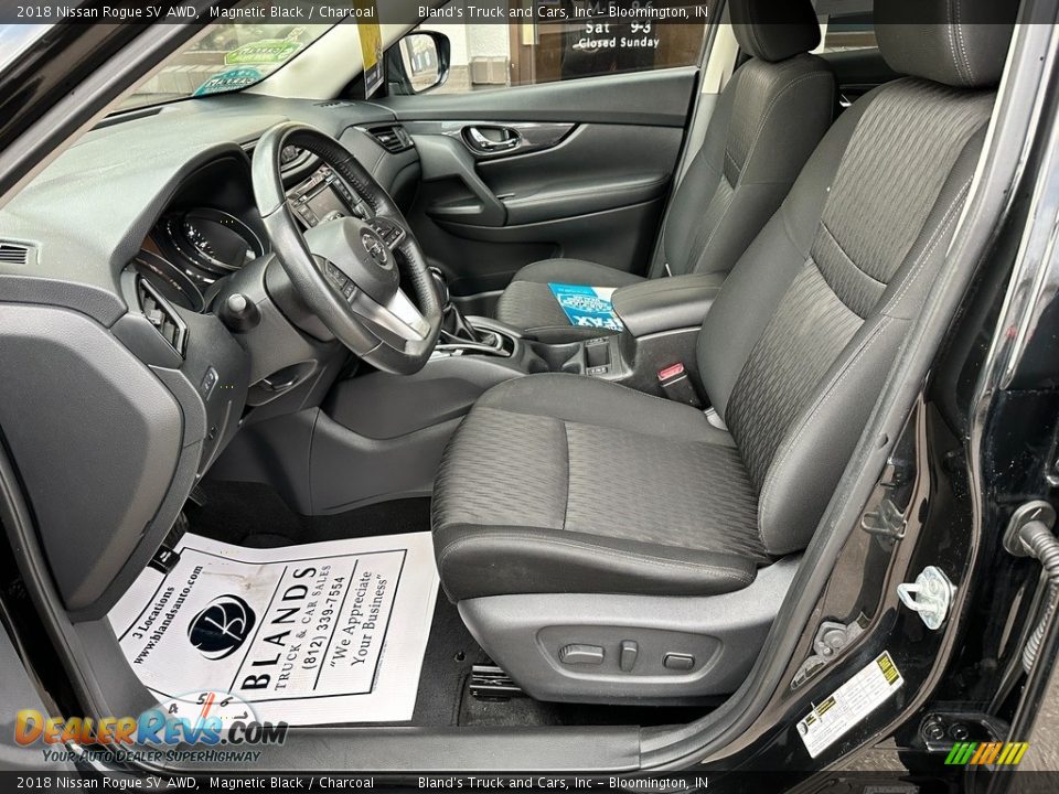 2018 Nissan Rogue SV AWD Magnetic Black / Charcoal Photo #5