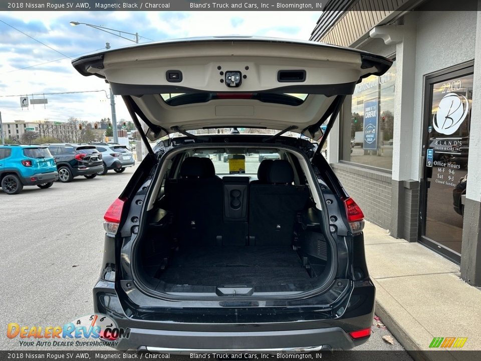 2018 Nissan Rogue SV AWD Magnetic Black / Charcoal Photo #33