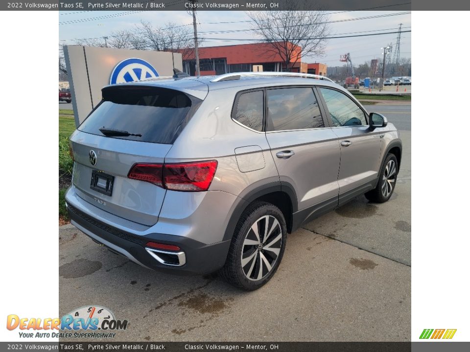2022 Volkswagen Taos SE Pyrite Silver Metallic / Black Photo #3