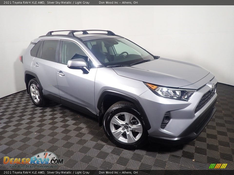 2021 Toyota RAV4 XLE AWD Silver Sky Metallic / Light Gray Photo #4