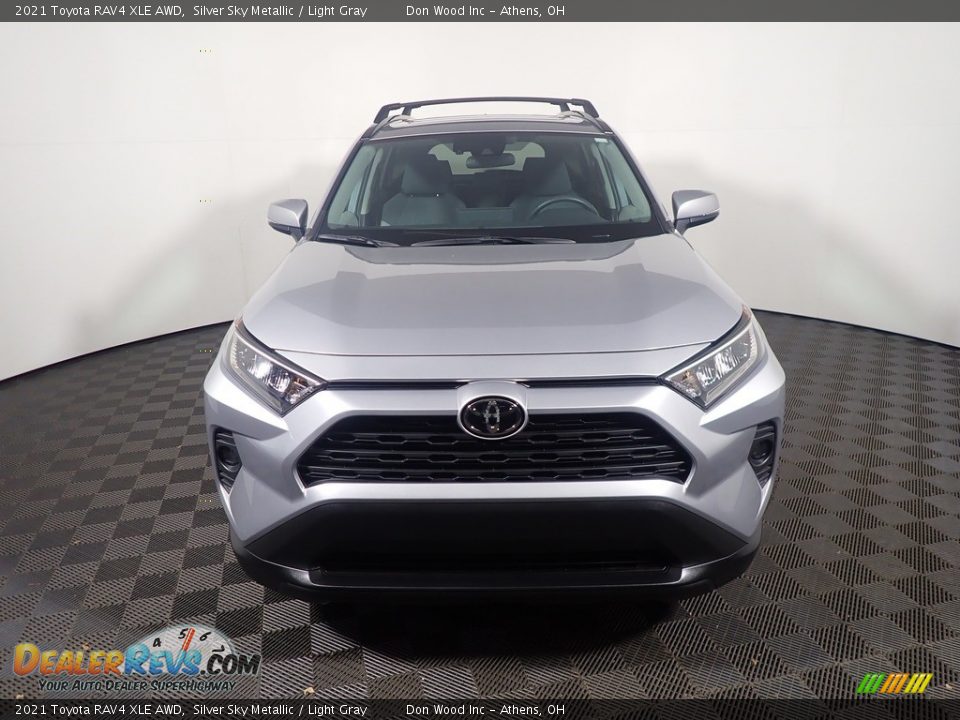 2021 Toyota RAV4 XLE AWD Silver Sky Metallic / Light Gray Photo #5