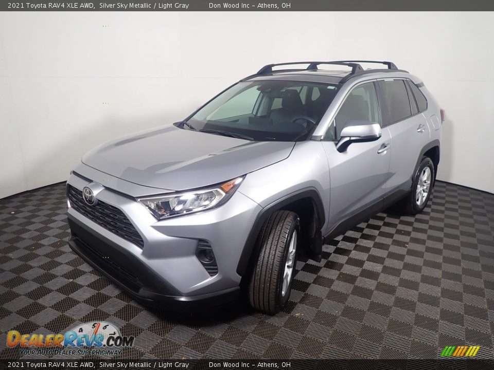2021 Toyota RAV4 XLE AWD Silver Sky Metallic / Light Gray Photo #9