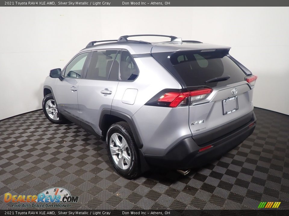 2021 Toyota RAV4 XLE AWD Silver Sky Metallic / Light Gray Photo #11