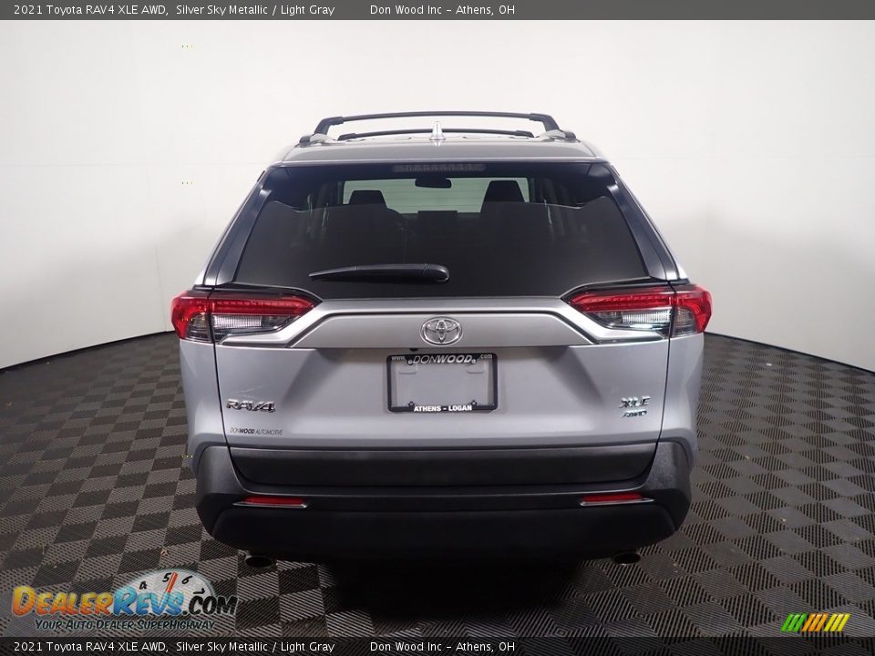 2021 Toyota RAV4 XLE AWD Silver Sky Metallic / Light Gray Photo #12