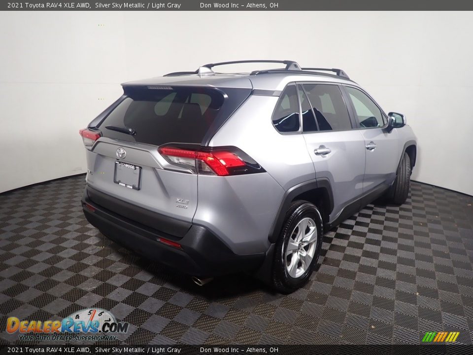 2021 Toyota RAV4 XLE AWD Silver Sky Metallic / Light Gray Photo #17