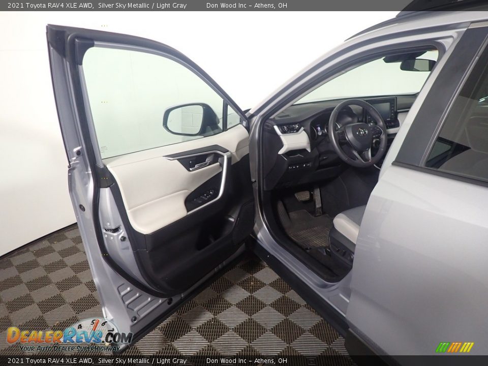 2021 Toyota RAV4 XLE AWD Silver Sky Metallic / Light Gray Photo #18