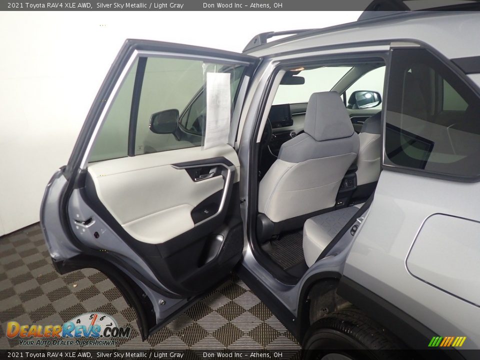 2021 Toyota RAV4 XLE AWD Silver Sky Metallic / Light Gray Photo #32