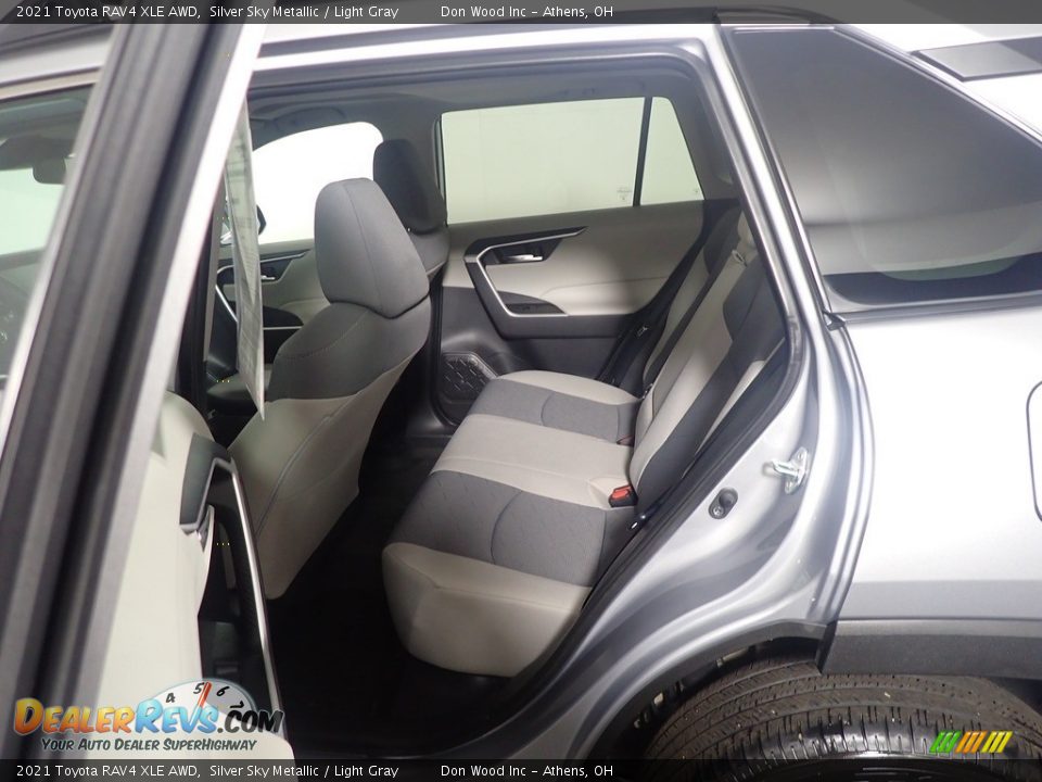 2021 Toyota RAV4 XLE AWD Silver Sky Metallic / Light Gray Photo #33