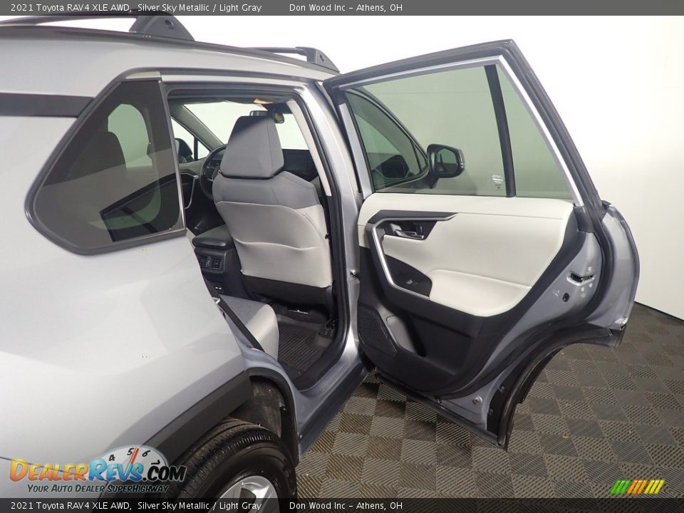 2021 Toyota RAV4 XLE AWD Silver Sky Metallic / Light Gray Photo #34