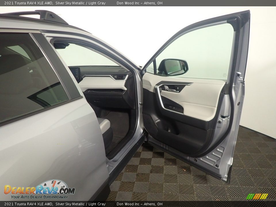 2021 Toyota RAV4 XLE AWD Silver Sky Metallic / Light Gray Photo #36