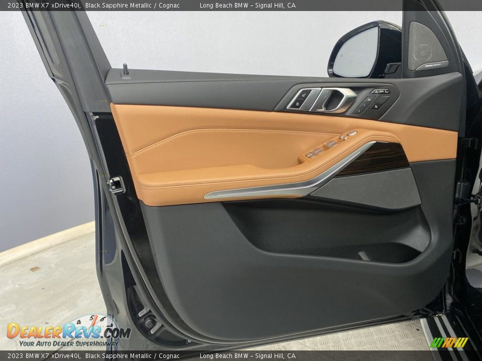 Door Panel of 2023 BMW X7 xDrive40i Photo #10