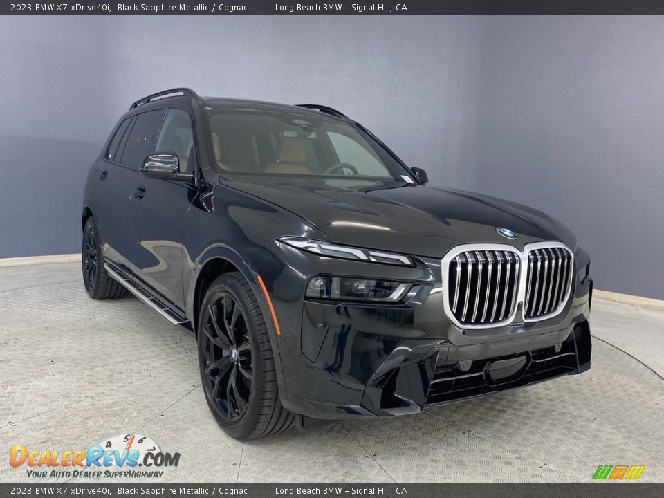 Front 3/4 View of 2023 BMW X7 xDrive40i Photo #26