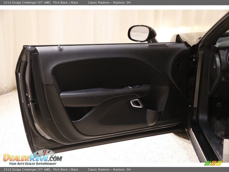 2019 Dodge Challenger SXT AWD Pitch Black / Black Photo #4